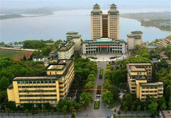 <b>中南民族大学</b>